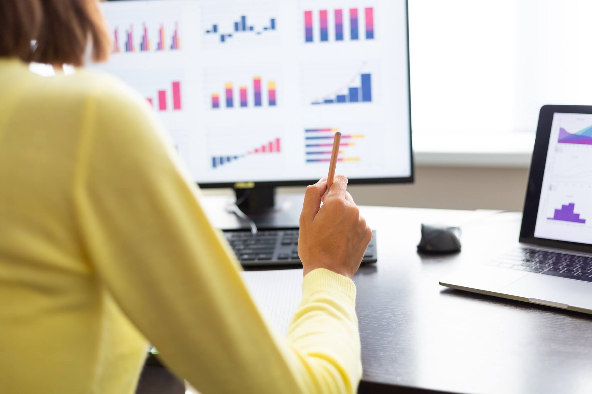 Caucasian Advisor Financial Business Analytics Wom 2021 10 19 13 25 27 Utc